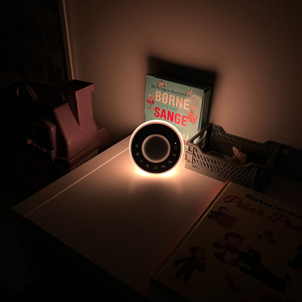 Natlampe med White Noise Speaker
